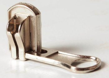 Как самостоятельно выполнить замену бегунка на молнии?