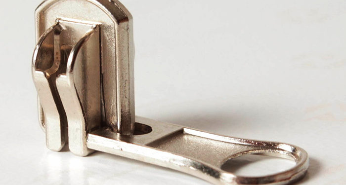 Как самостоятельно выполнить замену бегунка на молнии?