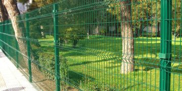 Перечень преимуществ 3D заборов и установка конструкции