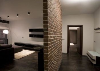 Ключевые особенности монтажа кирпичной перегородки и выбор материала