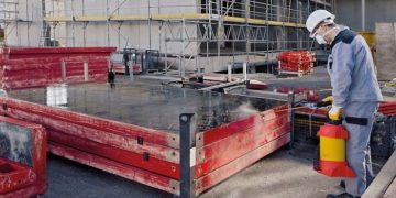 Правила использования смазки для опалубки в строительстве