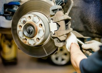 Замена колодок на авто: важные моменты и последовательность этапов