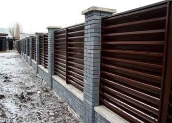 Достоинства роллетного забора жалюзи и подробности монтажа