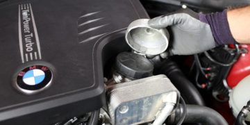 Замена моторного масла в автомобиле BMW: подробности процедуры
