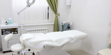 Выбираем правильные кушетки для больниц и советы