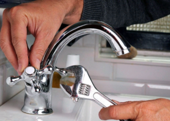 Течет смеситель: причины и их устранение