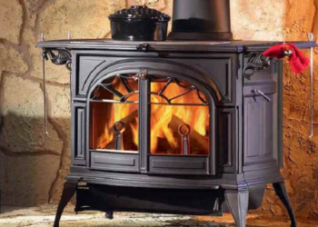 Чугунные камины: достоинства и установка