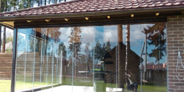 Правила безрамного остекления и технология