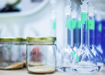 Достоинства и выбор лабораторной посуды из стекла