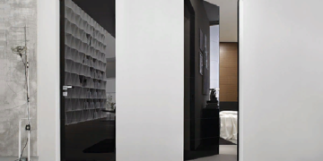 Преимущества и установка черных стеклянных дверей