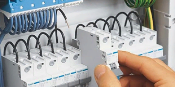 Автоматические выключатели: достоинства и установка