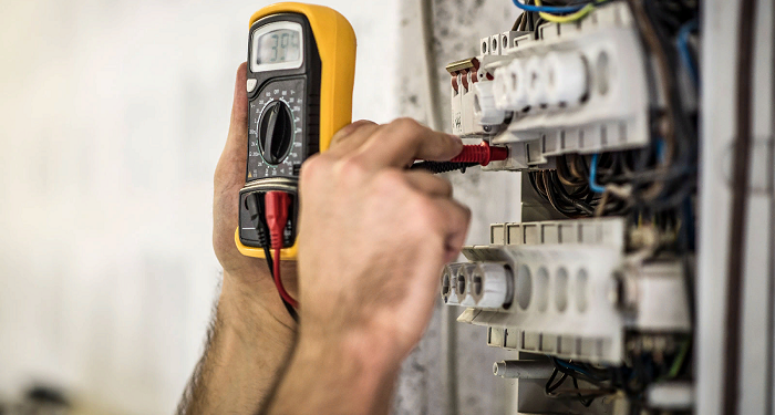 Где найти специалиста по ремонту электрики и советы