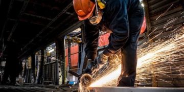 Демонтаж металлоконструкций: способы и основные этапы