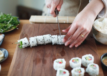 Готовим самостоятельно роллы в домашних условиях