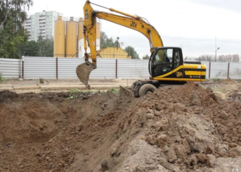 Поэтапный процесс разработки грунта экскаватором