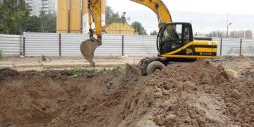 Поэтапный процесс разработки грунта экскаватором