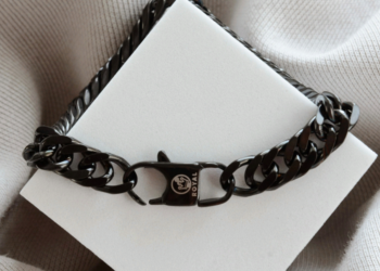 Стальной браслет мужской на руку: как подобрать образ и какой браслет выбрать