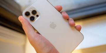 iPhone 11 или 12: какое поколение Айфон выгодно купить в 2023