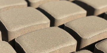 Достоинства вибролитой тротуарной плитки и ее свойства