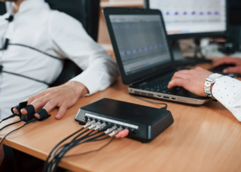 Проверка на полиграфе в Киеве: кто заказчики и с какой целью проводится