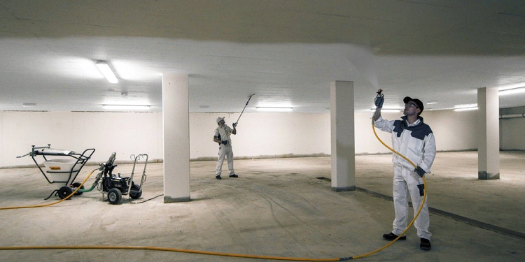 Безвоздушная покраска стен: технология и правила