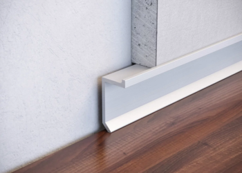 Зачем применяют скрытый плинтус в интерьере и советы
