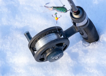 Выбираем зимние катушки для рыбалки и их разновидности