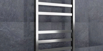 Водяной полотенцесушитель: виды, достоинства и установка