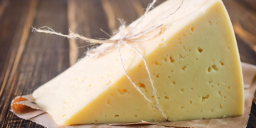 Твердый сыр: требования, достоинства и советы по выбору