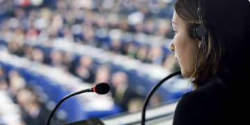 Устный перевод: особенности, понятие и требования