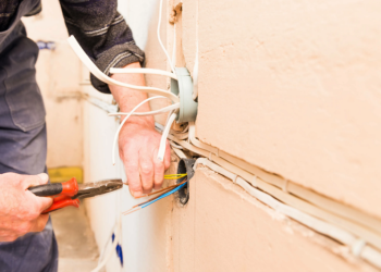 Что нужно знать про демонтаж старой электропроводки и советы