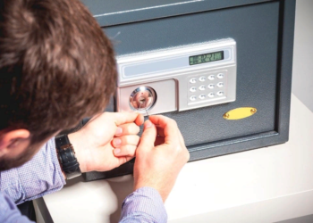 Как поступить, если вы забыли ключ от сейфа