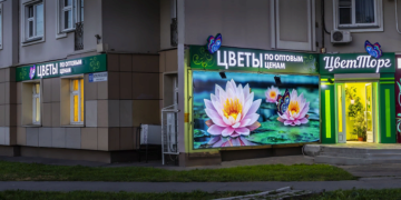 Световые вывески для магазинов в Москве: как привлечь больше клиентов
