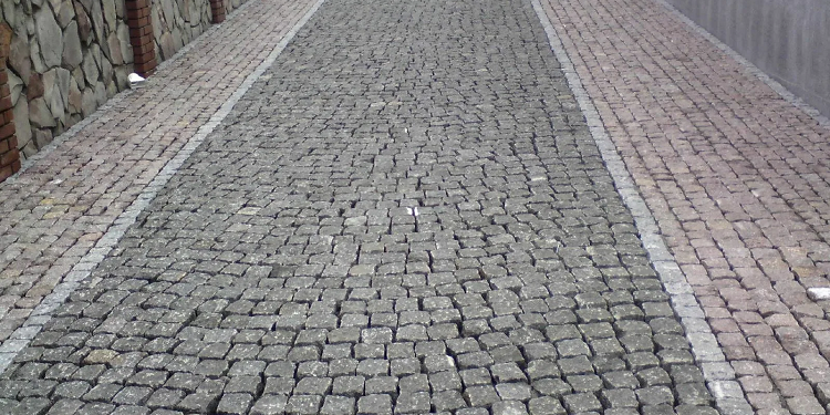 Кладка бруківки з граніту: що потрібно знати та поради