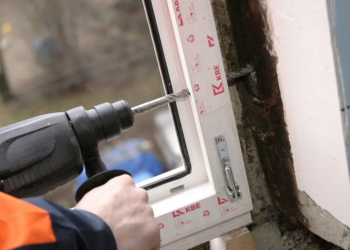 Установка пластикового окна: правила и советы