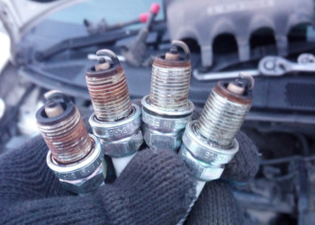 Как правильно заменить свечи на автомобиле и несколько советов