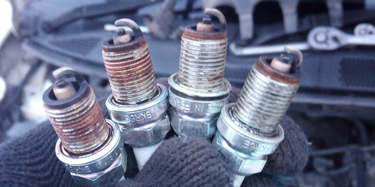 Как правильно заменить свечи на автомобиле и несколько советов