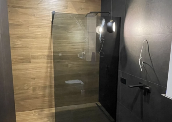 Перегородка для душа: как она может улучшить пространство в ванной