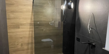 Перегородка для душа: как она может улучшить пространство в ванной