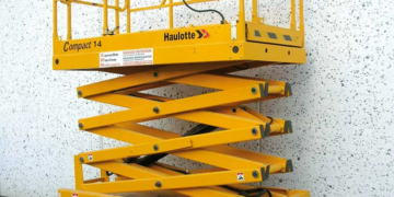 Что такое ножничный подъемник и его применение