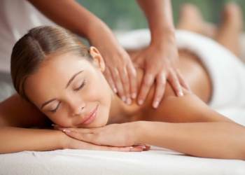 Что собой представляет расслабляющий массаж, показания к проведению
