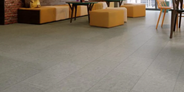 Клейова вінілова плитка: переваги та встановка