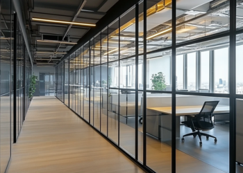 Топ-5 трендов в дизайне стеклянных перегородок в 2025 году