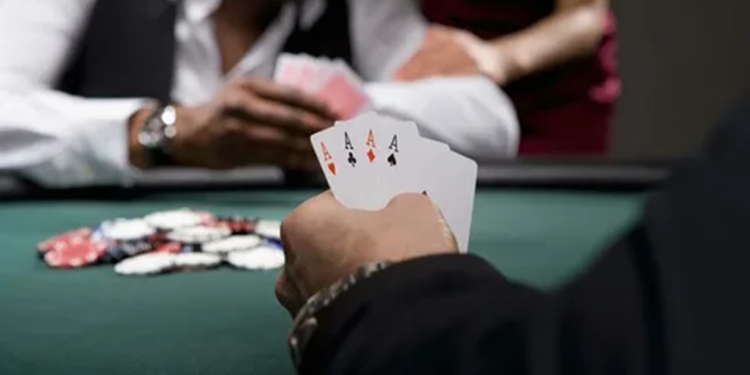 Как играть в покер и знакомство с комбинациями игры