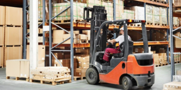 Аутсорсінг вантажників на склад у Києві: корисна послуга для бізнесу