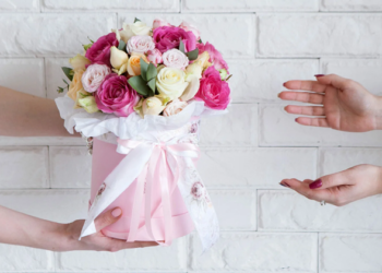 Букети квіткові від майстерні «Light Wood»: переваги та вибір