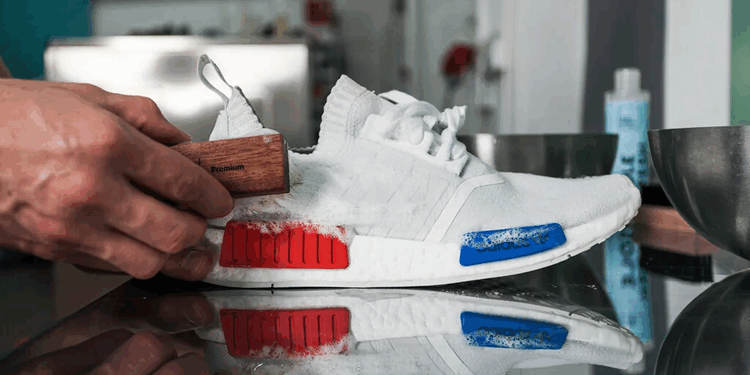 Как выполняется чистка кроссовок: технология, правила и советы