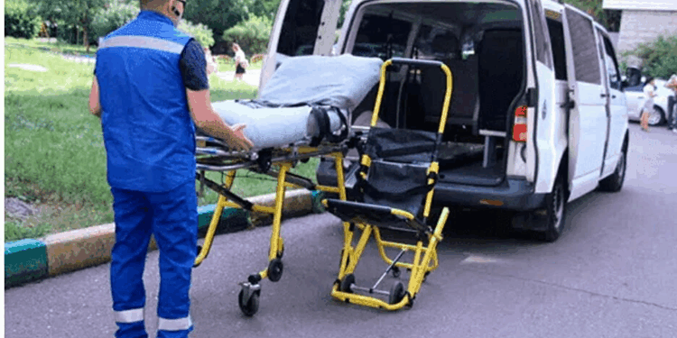 Как правильно перевозить лежачих больных
