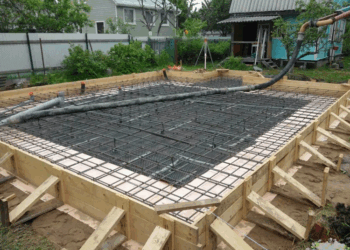 Бетонирование фундаментов: особенности и правила выполнения