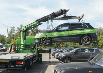 Как и за что эвакуируют автомобили с улиц